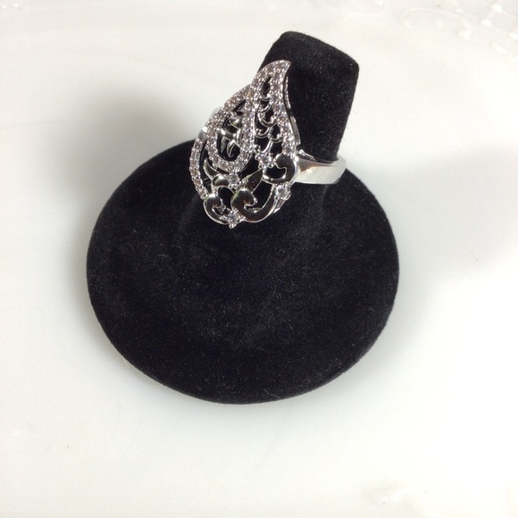 Silver and Cubic Zirconia Fashion Ring - Size 9 - Picture 4 of 4